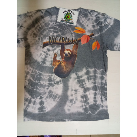 Camiseta artesanal Nicaragua Perezoso – Tie-Dye Hecha a Mano | Aguacate 505