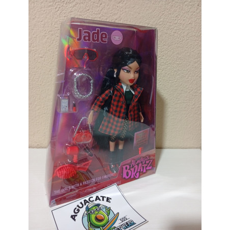 Bratz Alwayz Jade Fashion Doll con 14 accesorios y póster